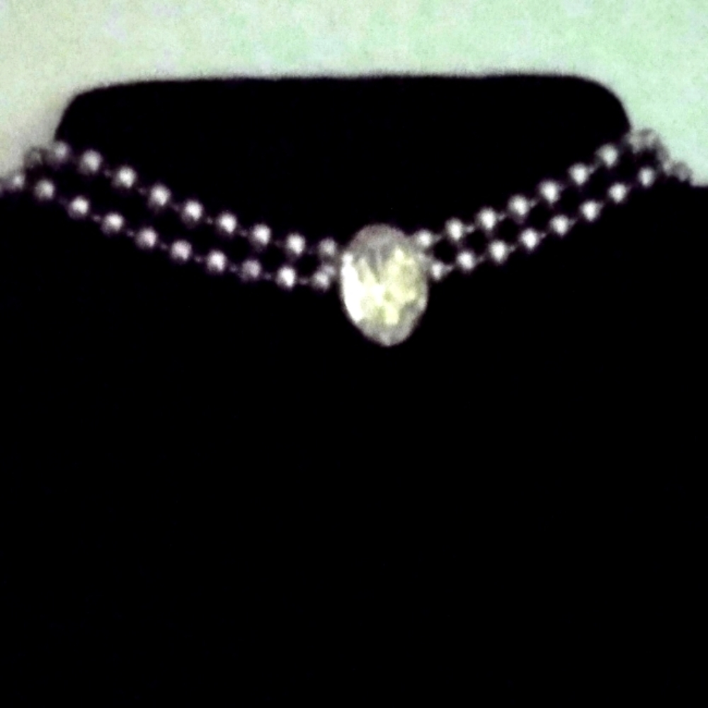 Attractive Vintage Silvertone  Choker with clear rhinestone